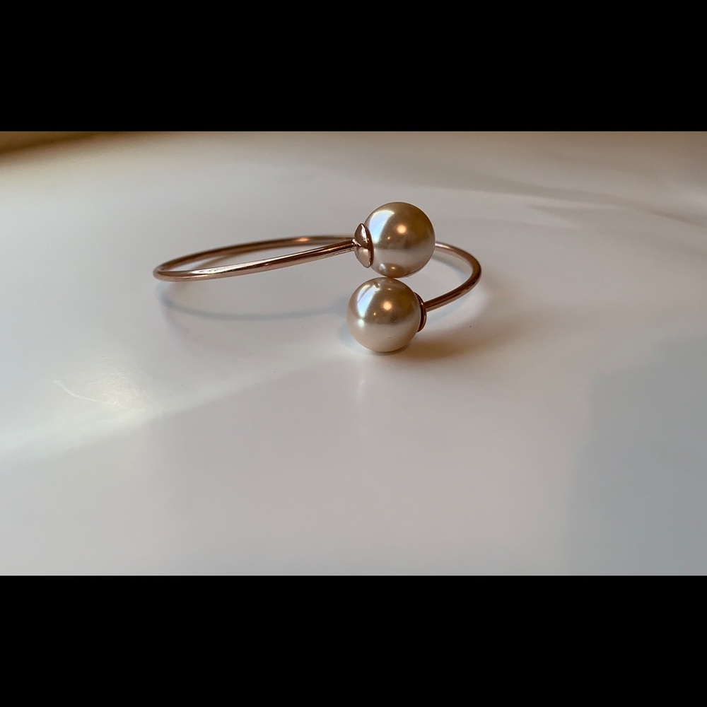 Rose gold pearl bracelet